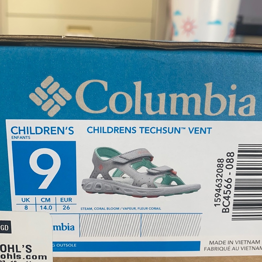 Kids size 9 Columbia sandals